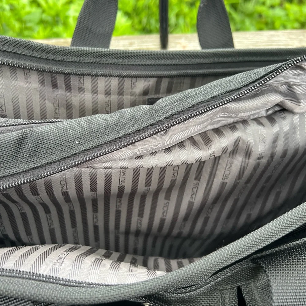 Tumi Expandable Organizer Laptop 26031D4 Adjustable Strap , 16” Across X 13” Ht